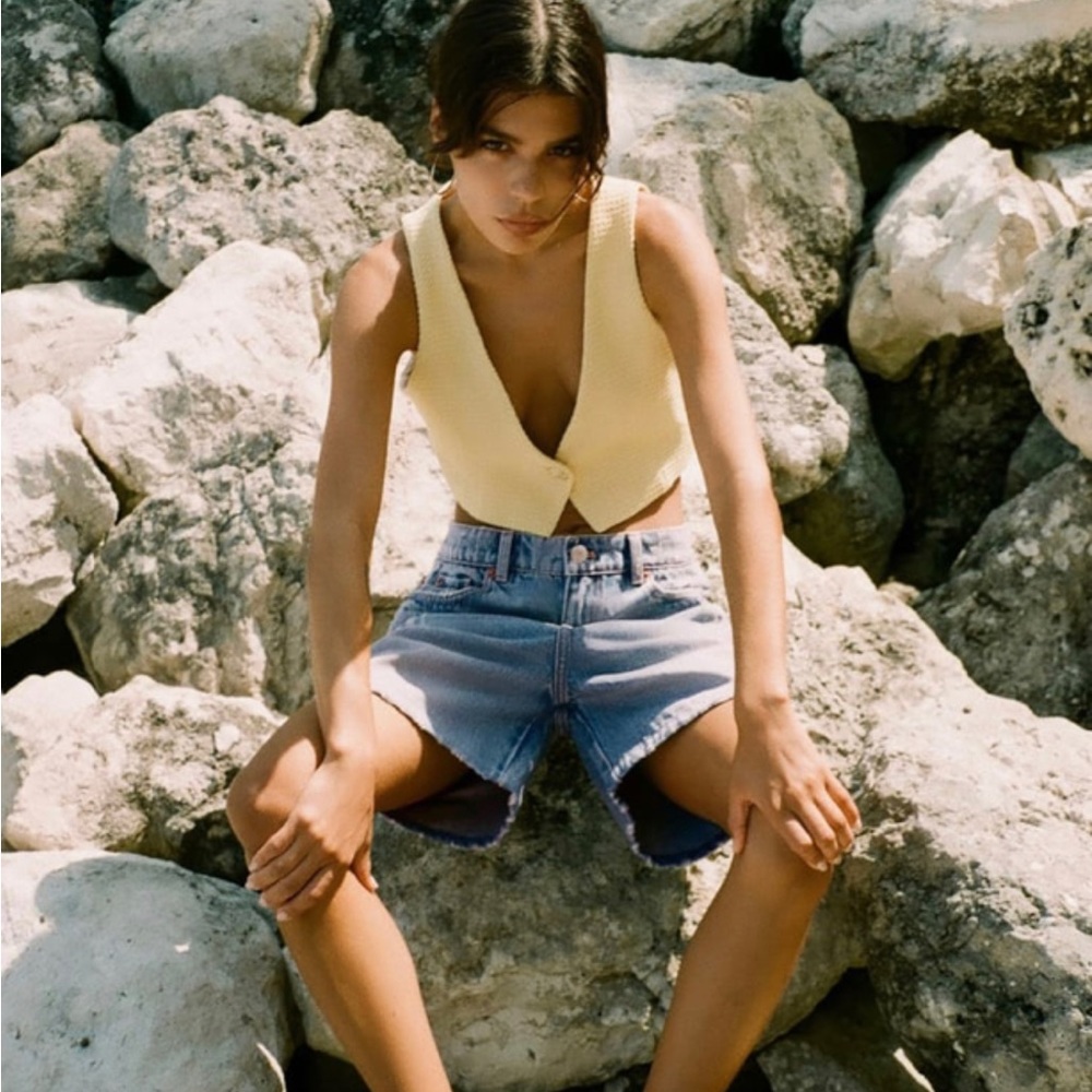 Zara jeans! New with tags. I could not use it because does not fit on me.